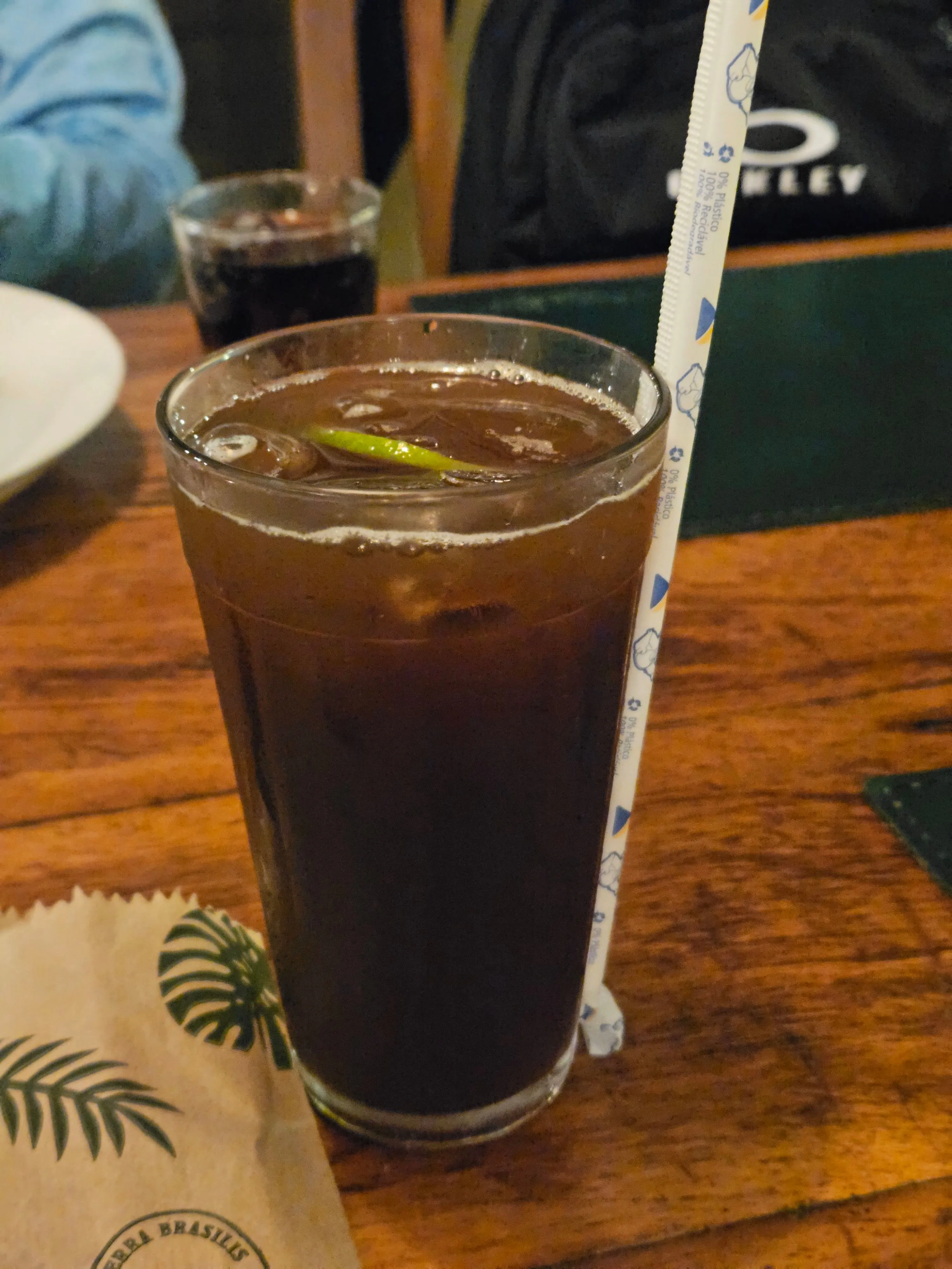 look at how our creative server Fabricio served a straw with coke.